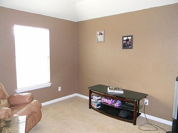 3rd image of 901 Villa Paloma Blvd