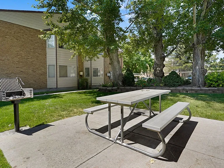 Mallard Crossing Apartments — Photo 15