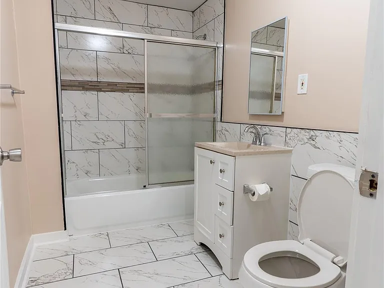 307 N Live Oak St #2 — Photo 2