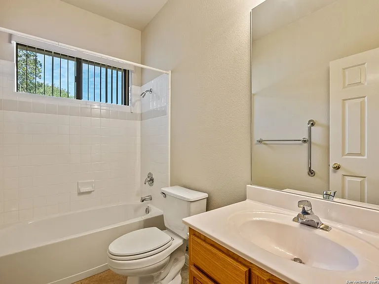 23715 Legend Crst — Photo 21