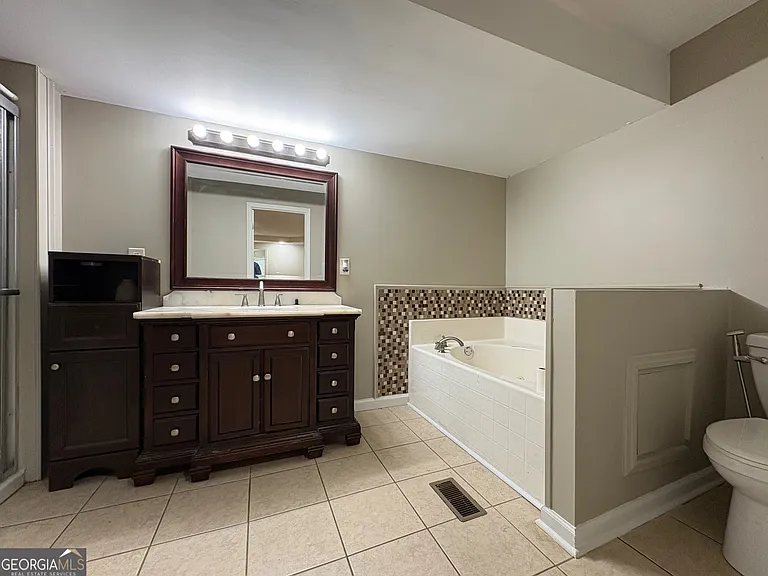 94 Harris Dr — Photo 8