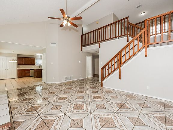 4th image of 2729 Forest Creek Dr