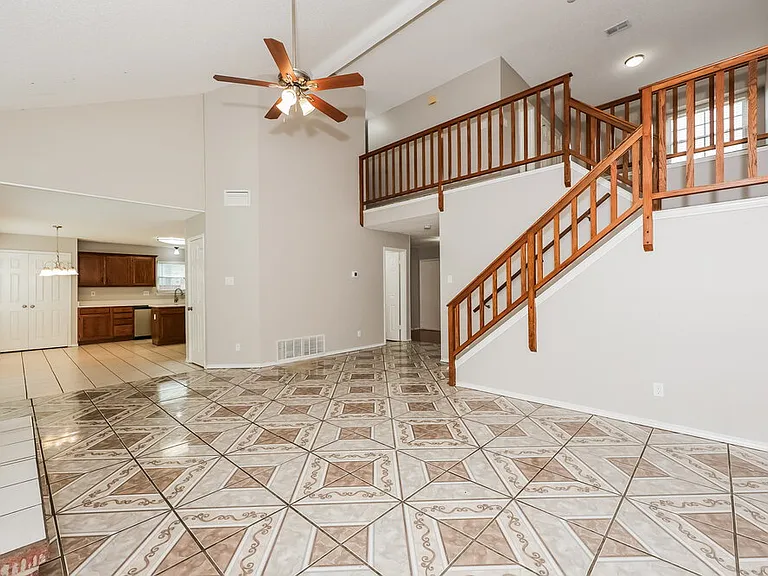 2729 Forest Creek Dr — Photo 4
