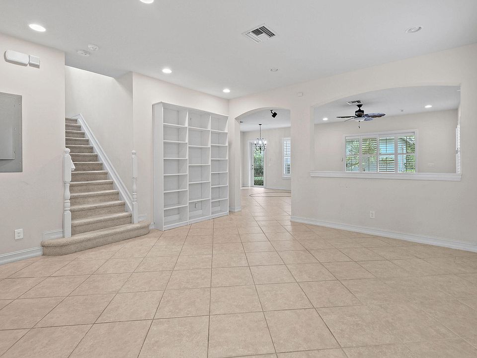 1st image of 116 W Bay Cedar Circle