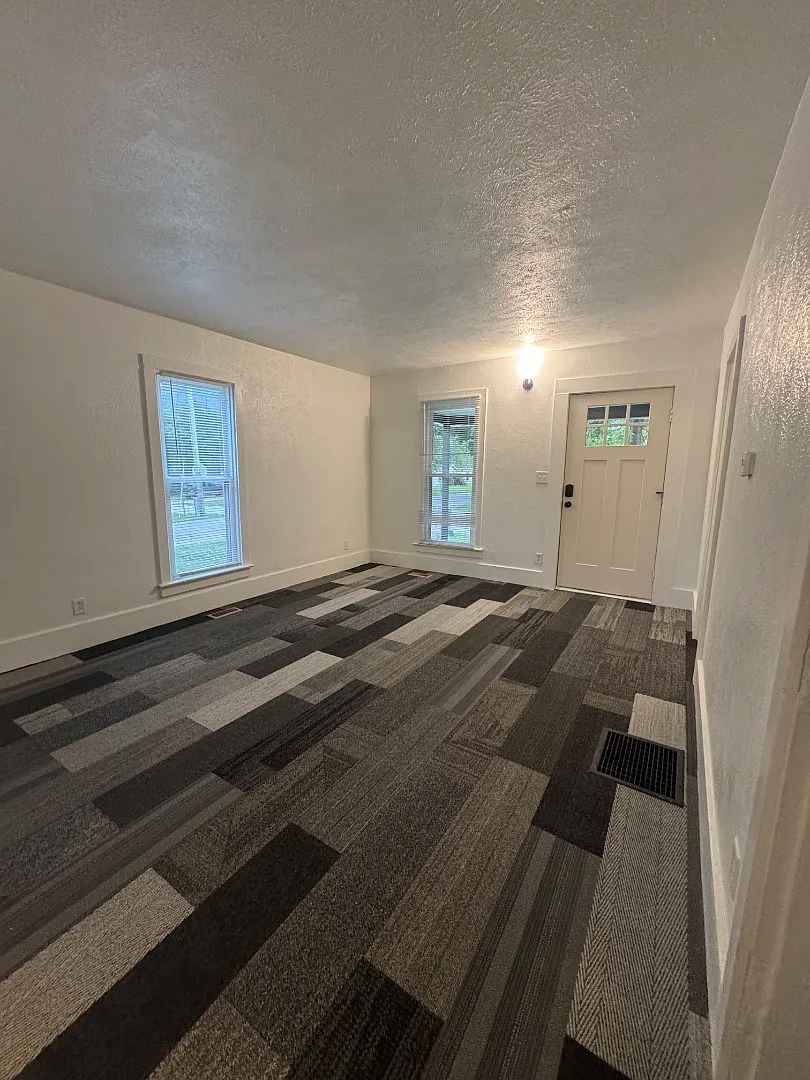 515 Center St — Photo 1