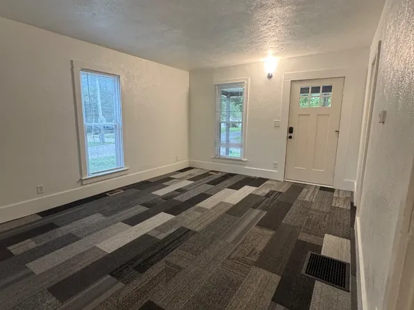 515 Center St, Goshen, IN 46528