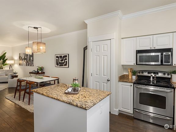 5th image of 3116 164th Street SW #2203