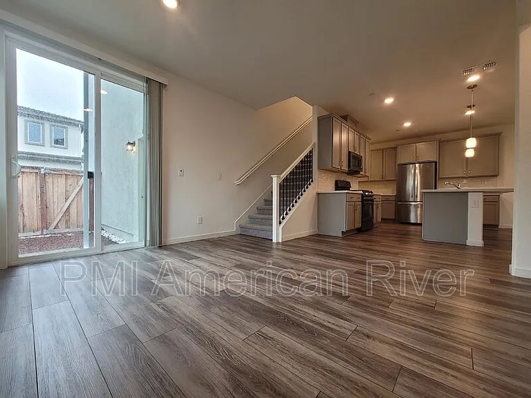 1648 Scarlet Ash Ave — Photo 3