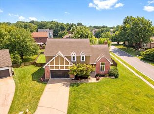 608 NE Ashmont Pl, Lees Summit, MO 64064