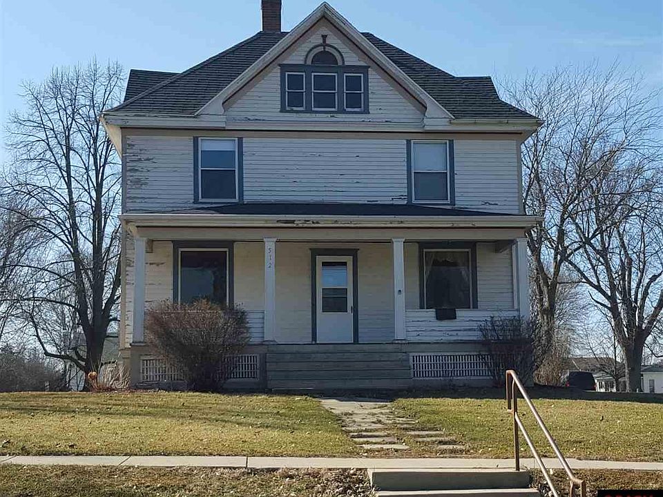 1st image of 512 Main St N