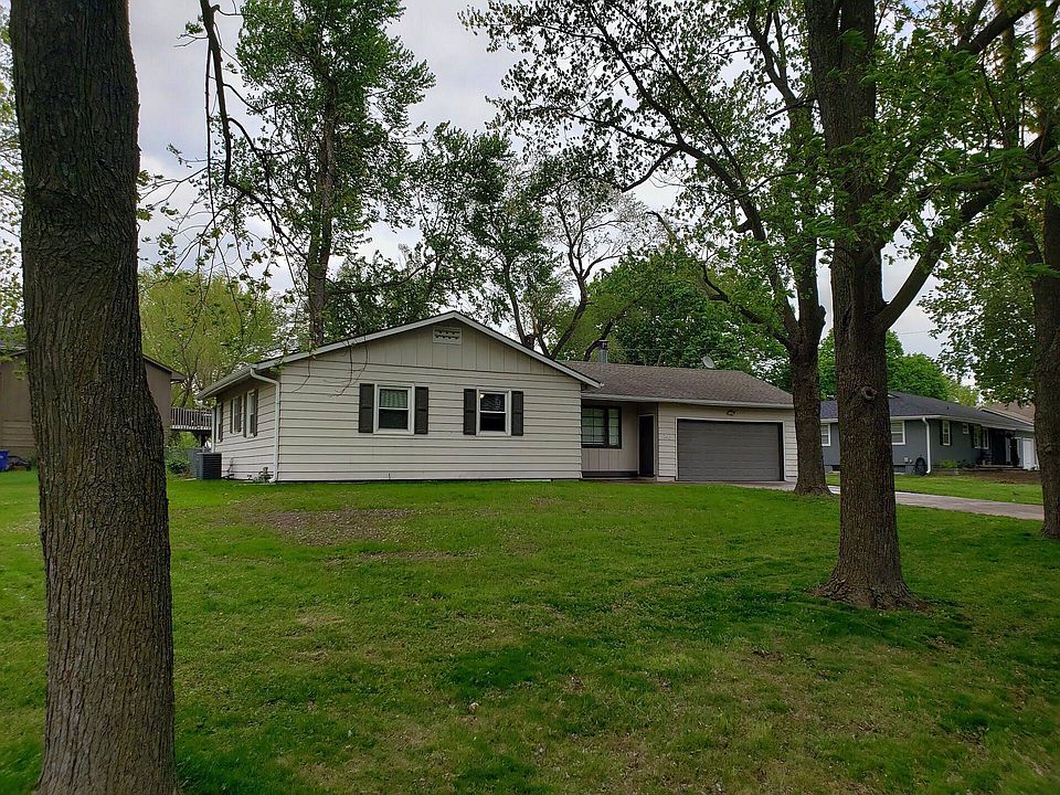 1st image of 200 NE Maggie Ave