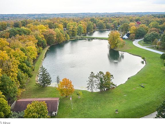 2nd image of 355 Lakeview Dr