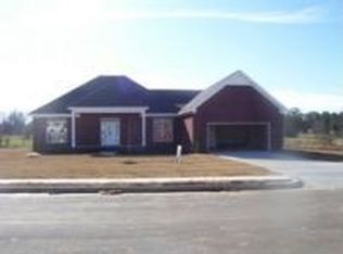 1406 Crown Point Dr, Hartselle, AL 35640