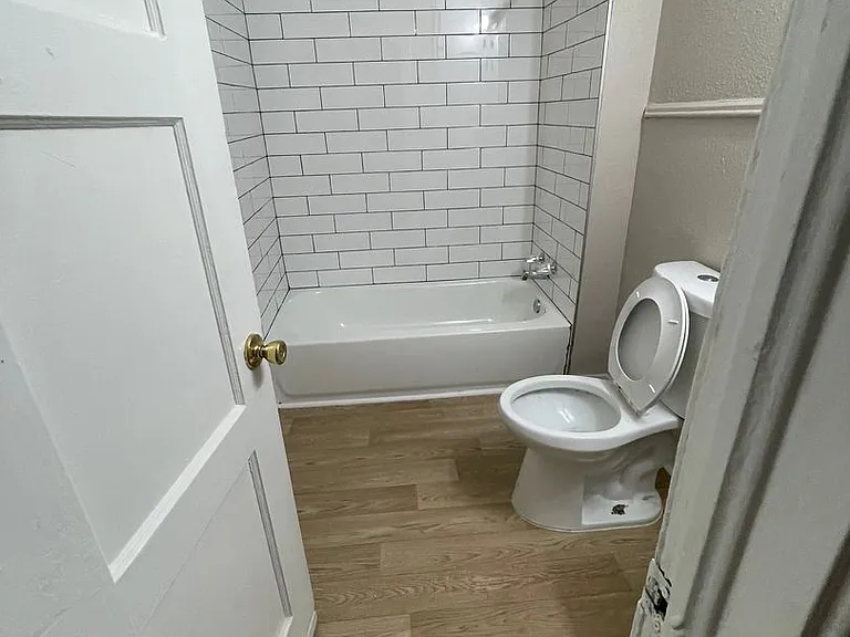 550 Loraine Cir — Photo 9