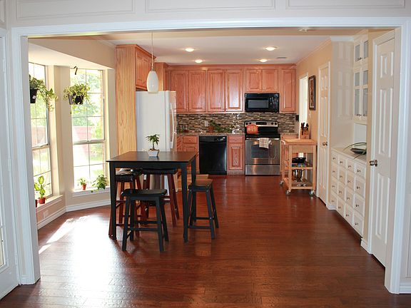 2nd image of 1 Creekside Ln