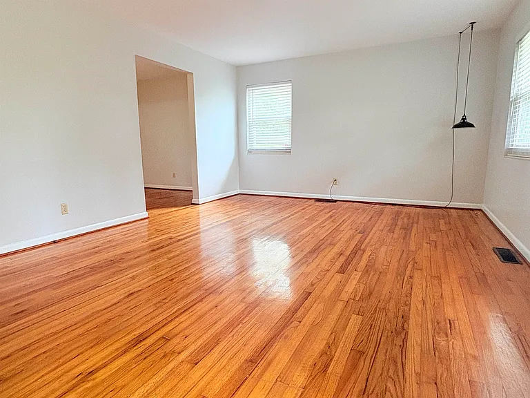 1504 Sunset Ln — Photo 6