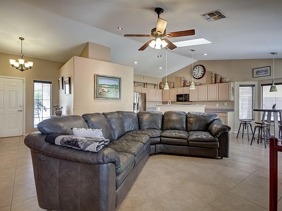 4th image of 840 S Pineview Dr