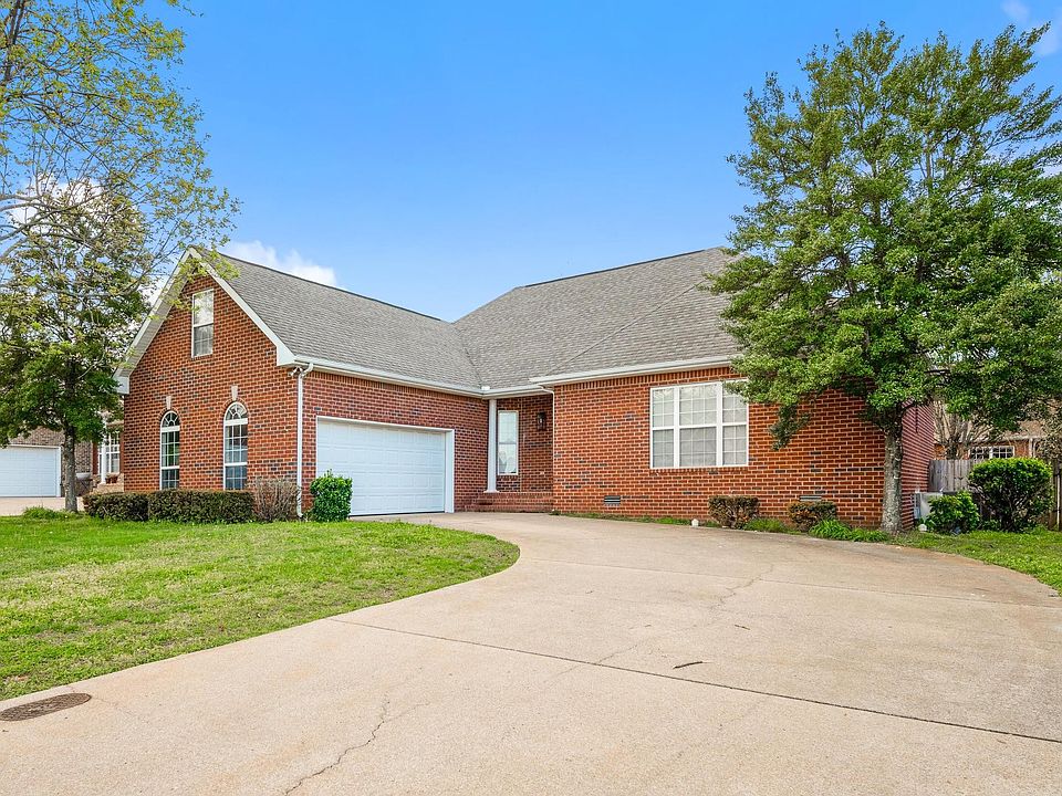 1st image of 2828 Vicwood Dr