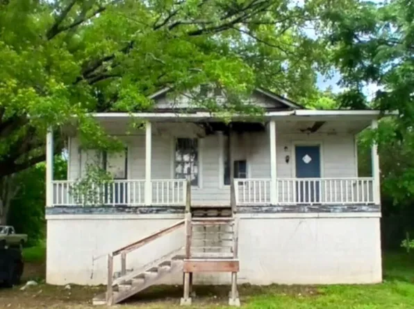 207 W 9th St, Chickamauga, GA 30707