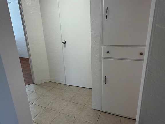 4th image of 114 E Evans St