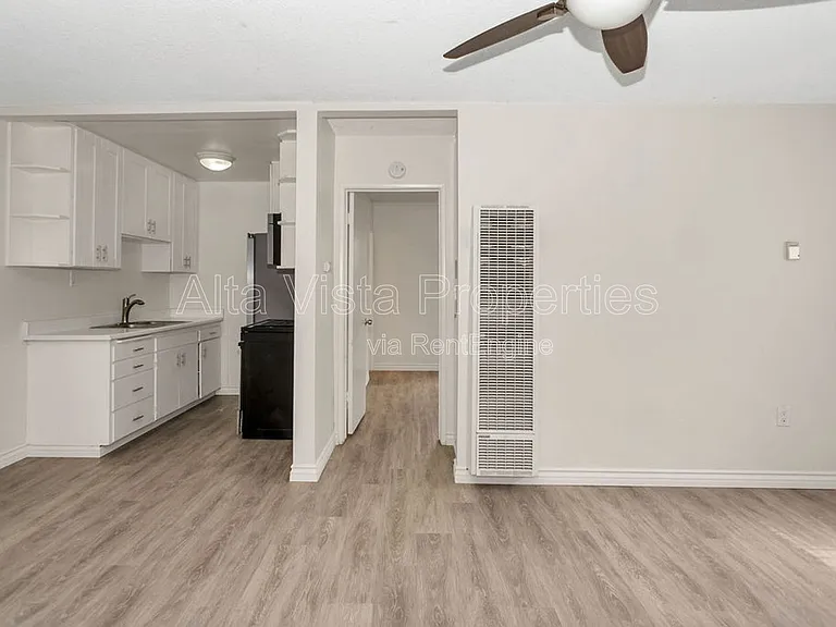 855 Emerald St #A — Photo 10