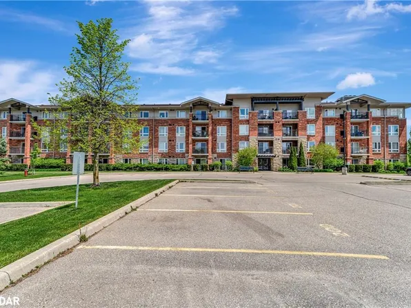 60 Lynnmore St #108, Guelph, ON N1L 0J8