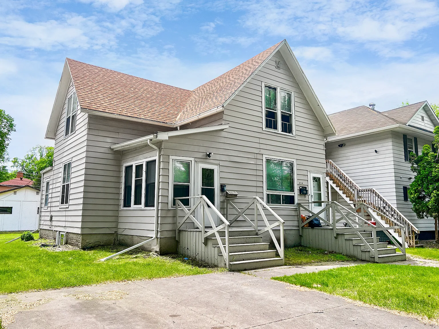 2 bed, 330 sqft, $765 — Photo 1