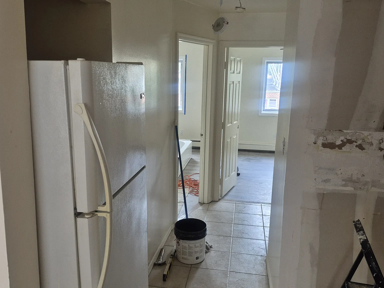 3 bed, 1300 sqft, $3,000 — Photo 2