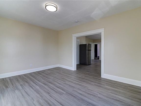 4th image of 28 Magnolia St