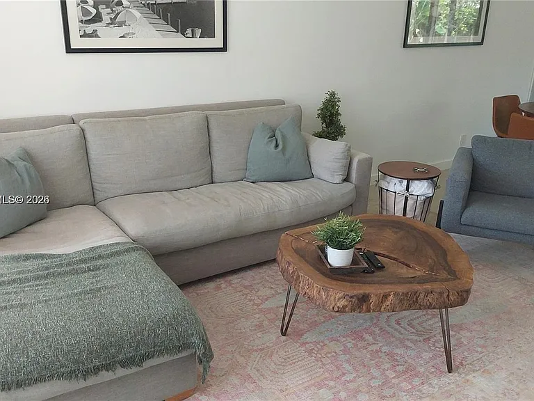 1401 SW 32nd Ct — Photo 5