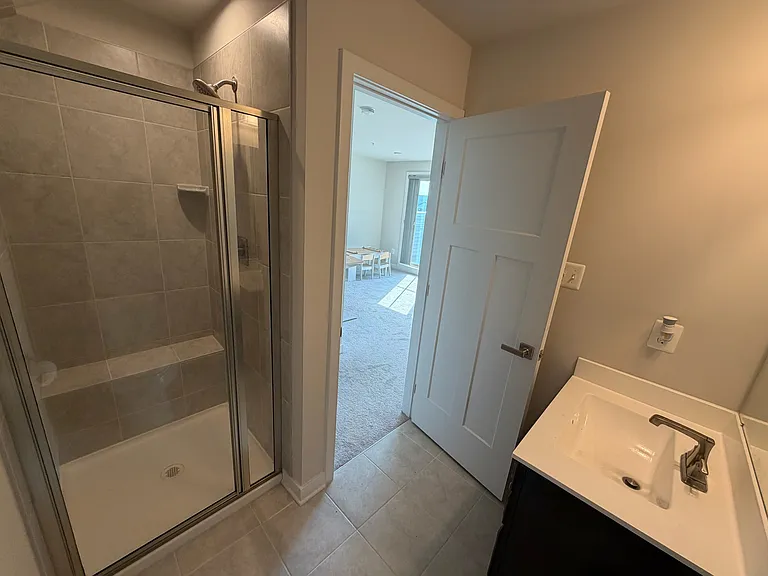 Loft full bathroom - View 2