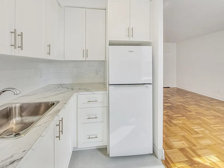 291 Avenue Rd — Photo 7