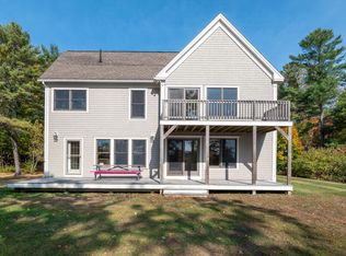 8 Palmer Point Rd, Freeport, ME 04032