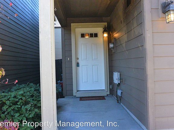 2nd image of 3312 NE 43rd Pl