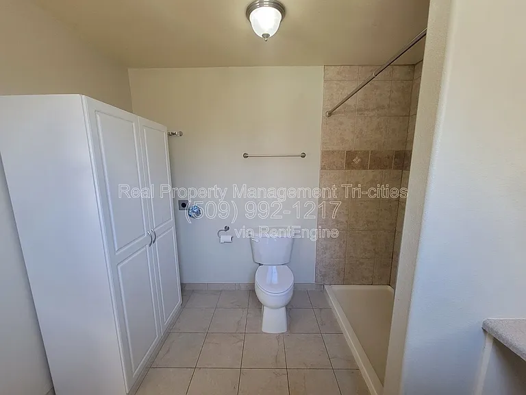 414 Douglass Ave — Photo 7
