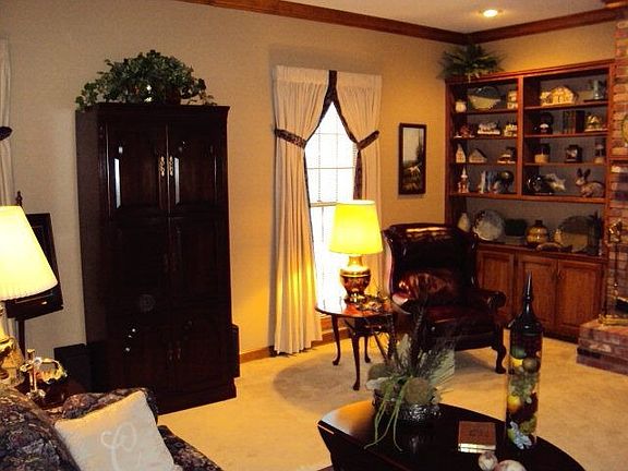 5th image of 415 Constitution Dr