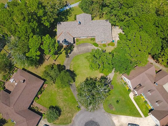 2nd image of 1624 Deer Park Ln.