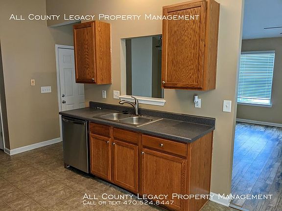 4th image of 474 Walnut Woods Dr