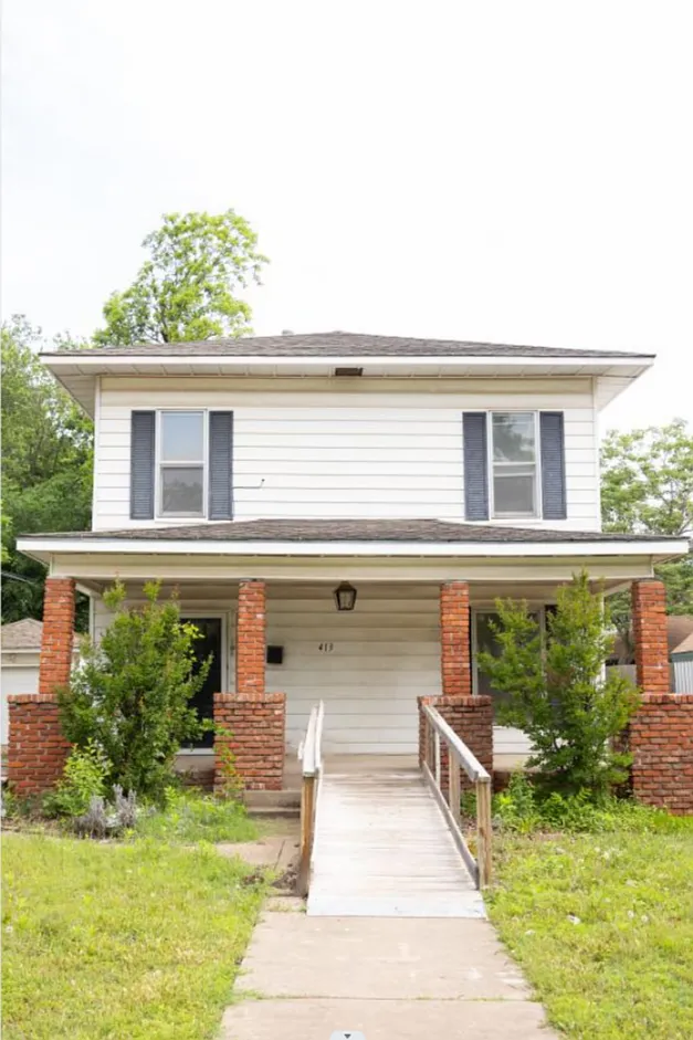 Building Photo - 413 E Hazel Ave
