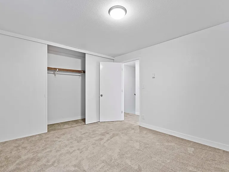 Cypress Lane Apartments — Photo 37