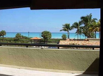 2nd image of 255 Collins Ave