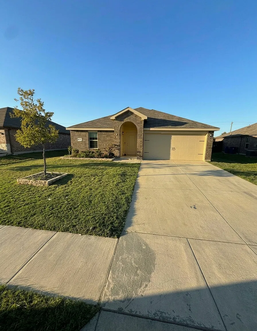 4 bed, 1537 sqft, $2,000 — Photo 1