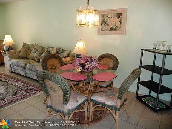 5th image of 2840 Somerset Dr APT 400