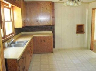 707 E Harvey Ave, Wellington, KS 67152