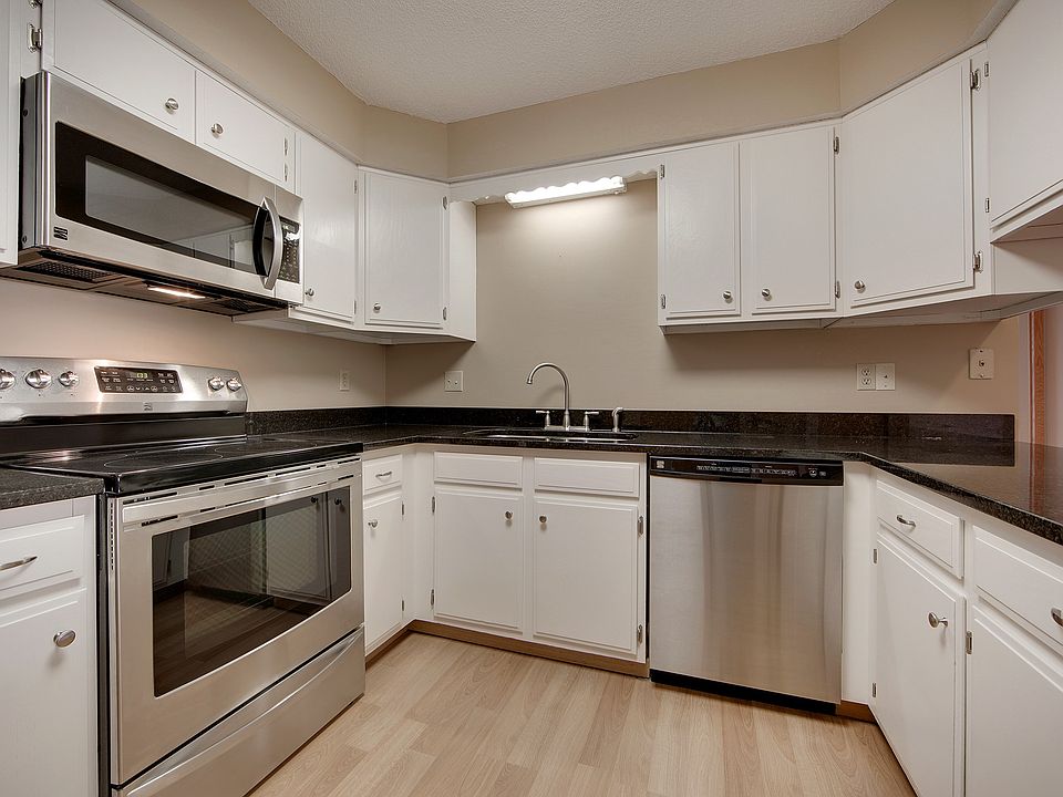 1st image of 232 Franklin Ave W #207