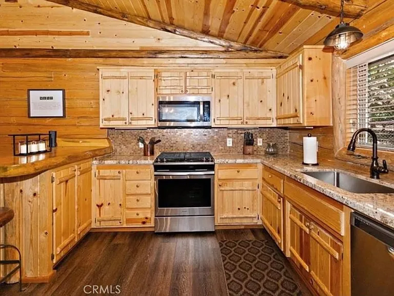 1793 Columbine Dr — Photo 10