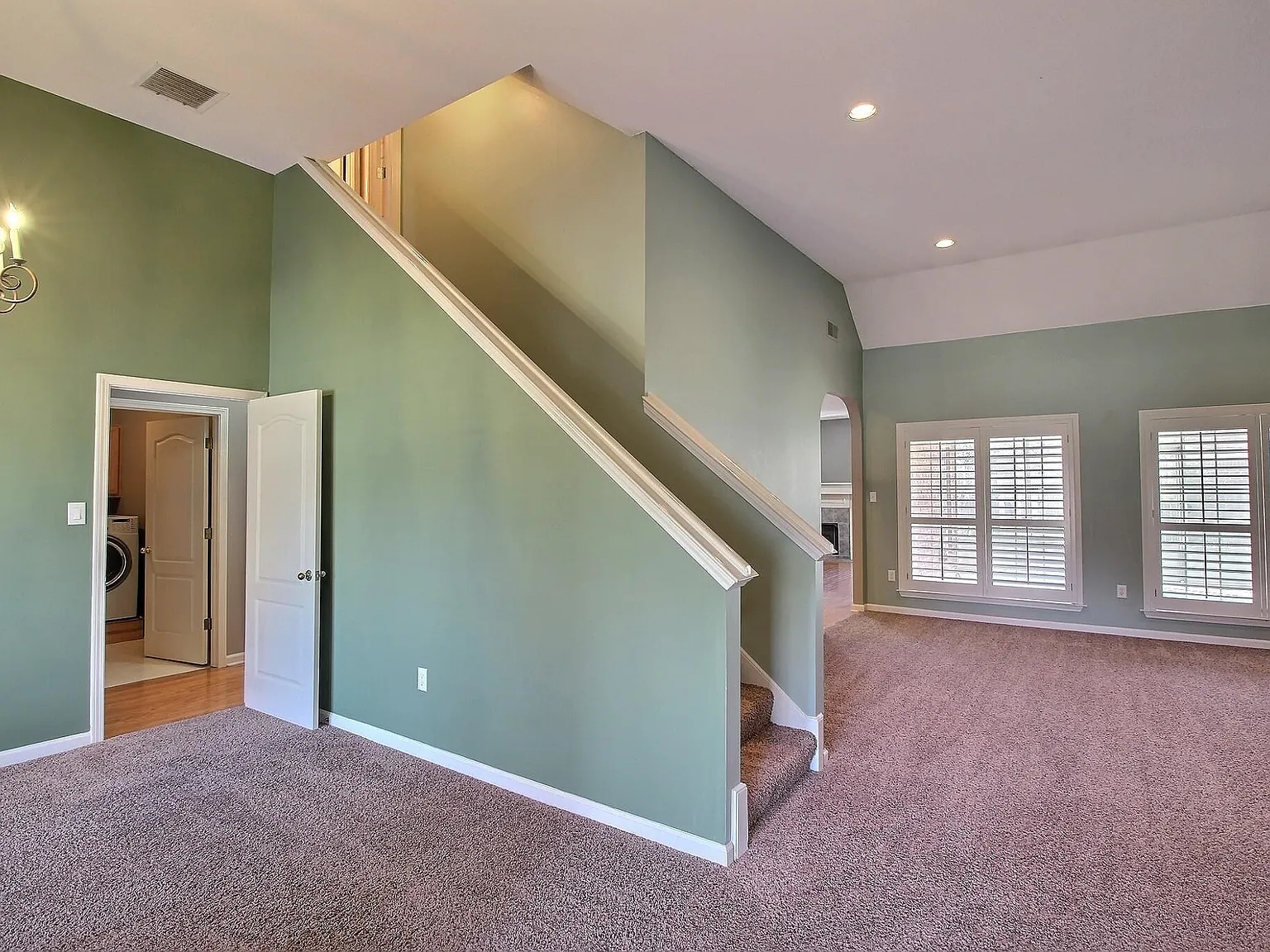 3 bed, 3.0 bath, 2507 sqft, $2,500 — Photo 3