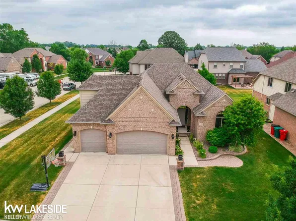 55322 Breton Woods Dr, Macomb, MI 48042