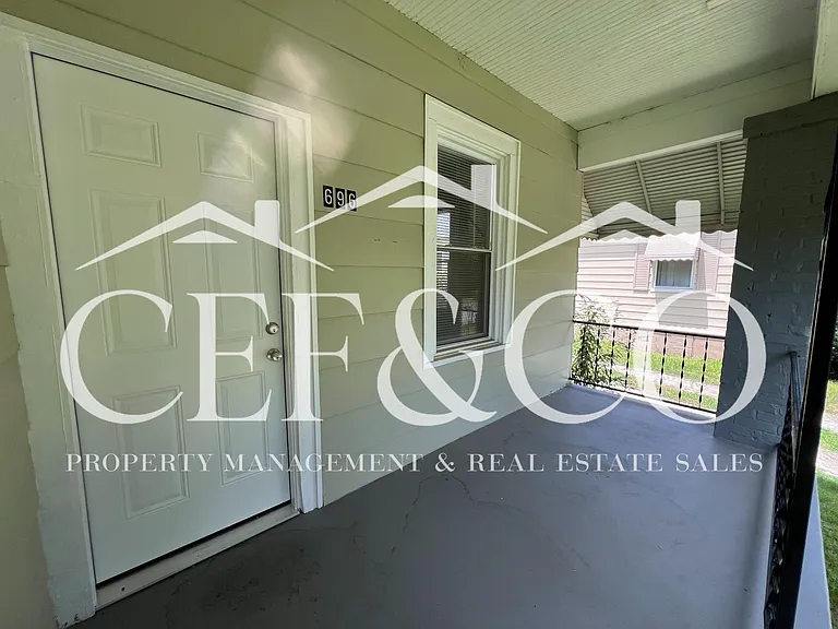 696 Maywood St — Photo 8