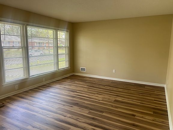 4th image of 1806 Westmoorland Way